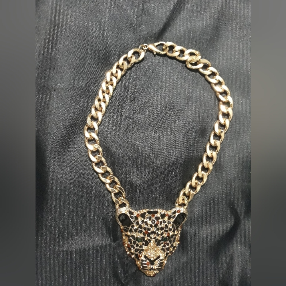 Natasha Black Panther Pendant Necklace.21/2"×2"